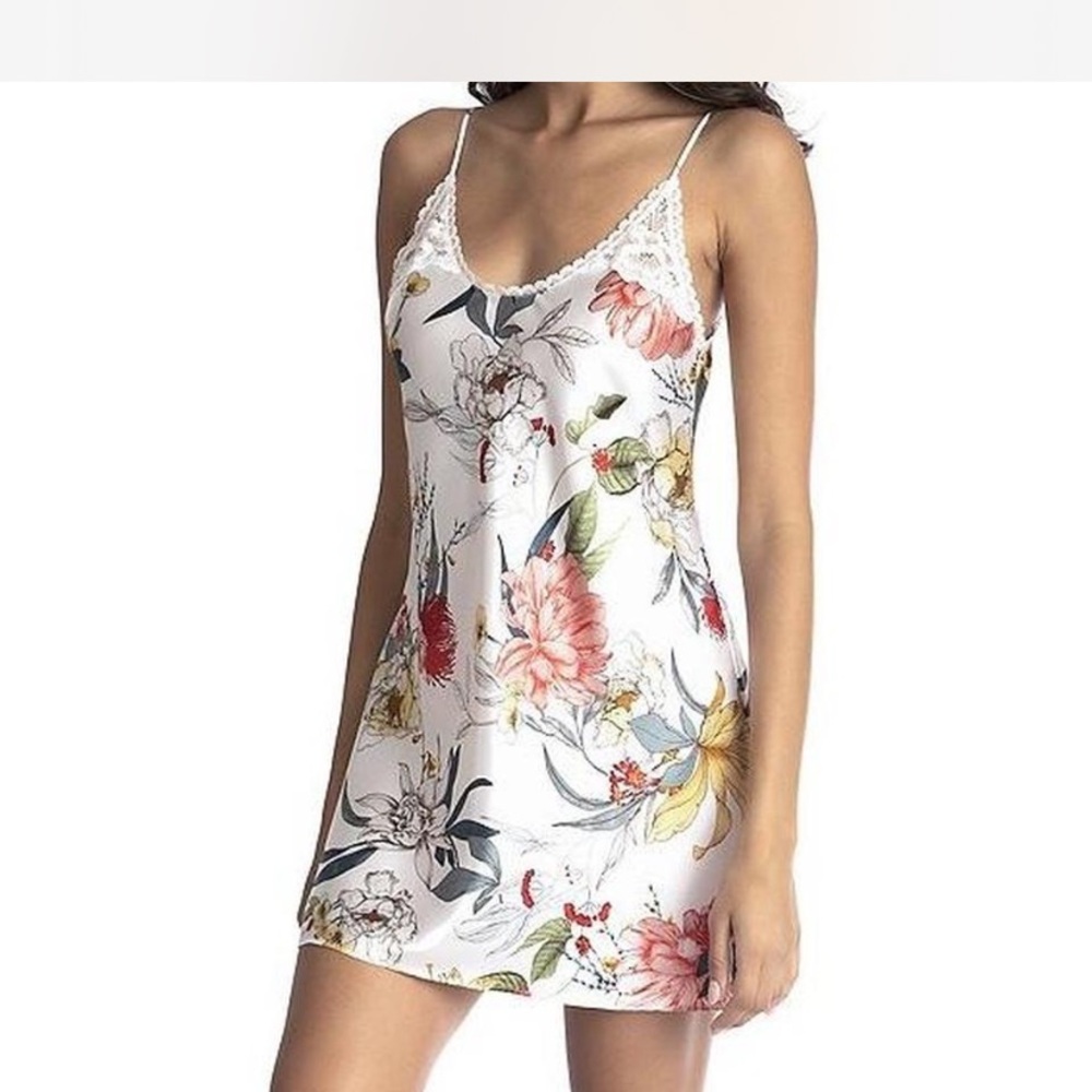 NWT Women's Lilac+London Satin Floral Print Chemise